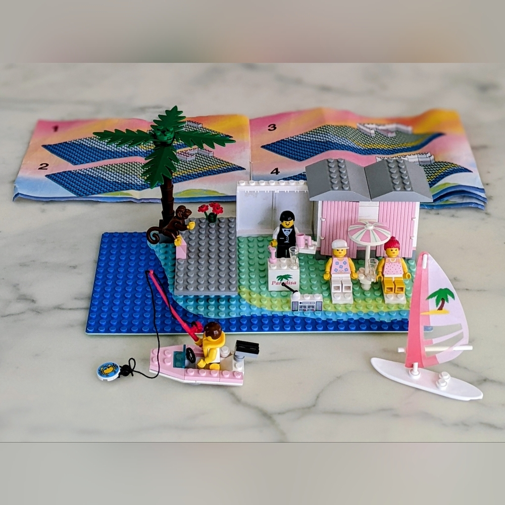 Vintage 1994 LEGO® System Town Cabana Beach 6410, Five building Styles.